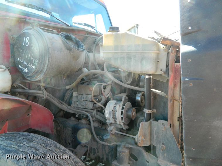 image for item DE4439 1999 International 4700 flatbed truck