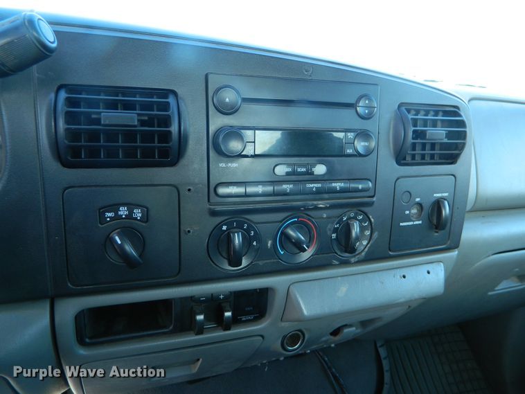 image for item DE4440 2006 Ford F250 Super Duty SuperCab pickup truck