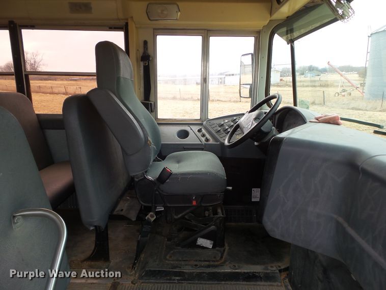 image for item DF0826 2005 International 3000 school bus