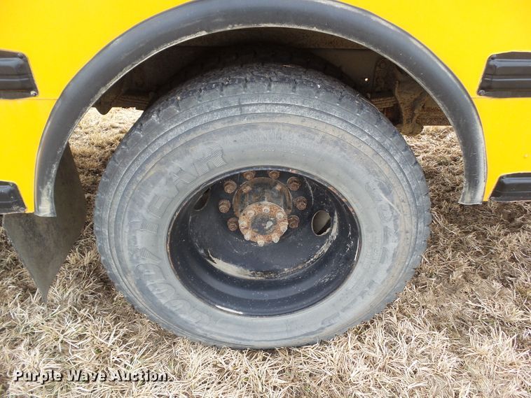 image for item DF0826 2005 International 3000 school bus