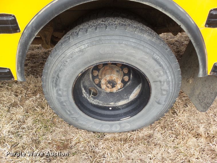 image for item DF0826 2005 International 3000 school bus