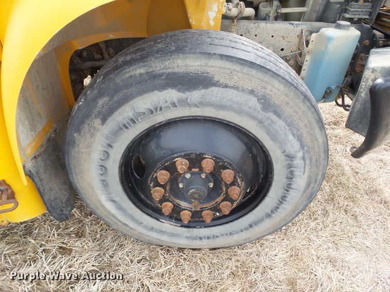 image for item DF0826 2005 International 3000 school bus