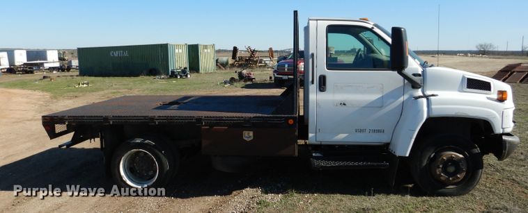 image for item DF2627 2005 Chevrolet C5500 flatbed truck