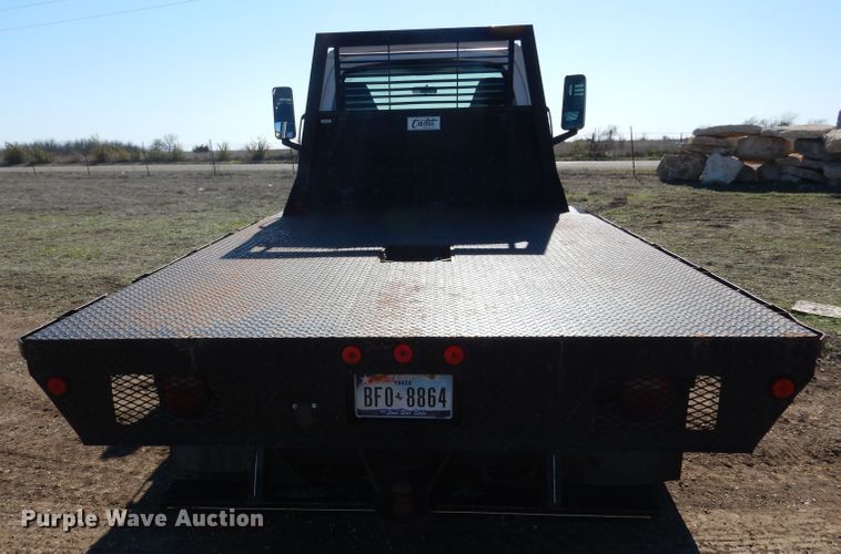 image for item DF2627 2005 Chevrolet C5500 flatbed truck