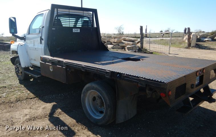 image for item DF2627 2005 Chevrolet C5500 flatbed truck