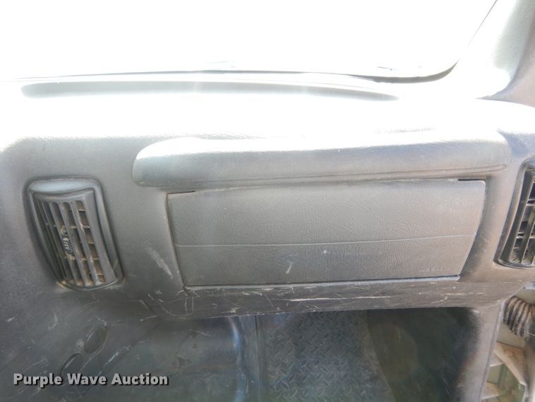 image for item DF2627 2005 Chevrolet C5500 flatbed truck