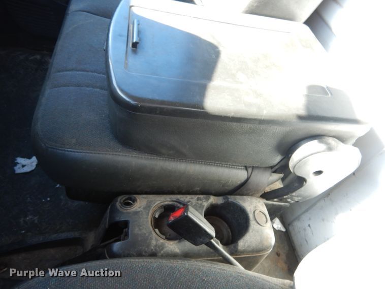 image for item DF2627 2005 Chevrolet C5500 flatbed truck