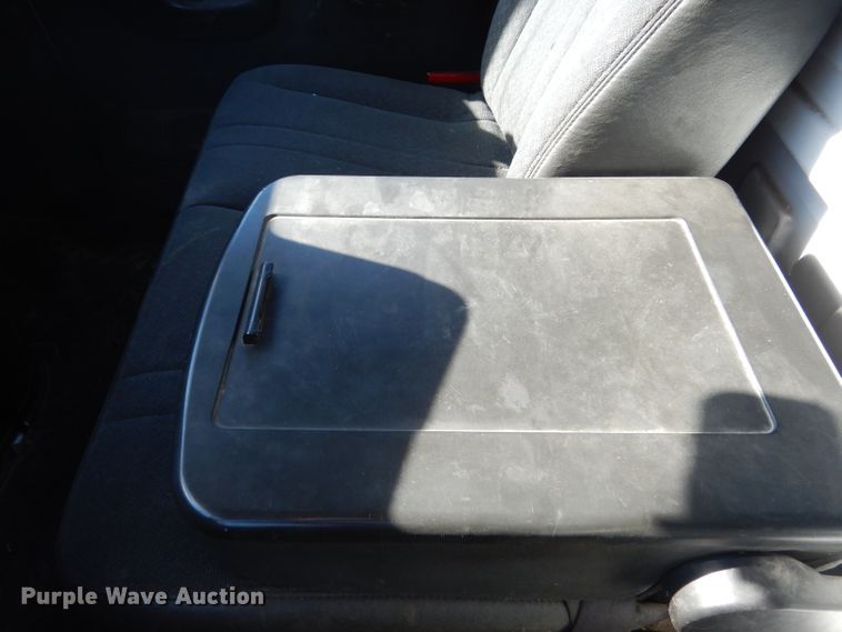 image for item DF2627 2005 Chevrolet C5500 flatbed truck