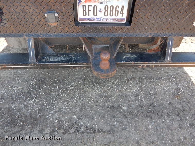 image for item DF2627 2005 Chevrolet C5500 flatbed truck