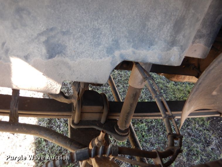 image for item DF2627 2005 Chevrolet C5500 flatbed truck