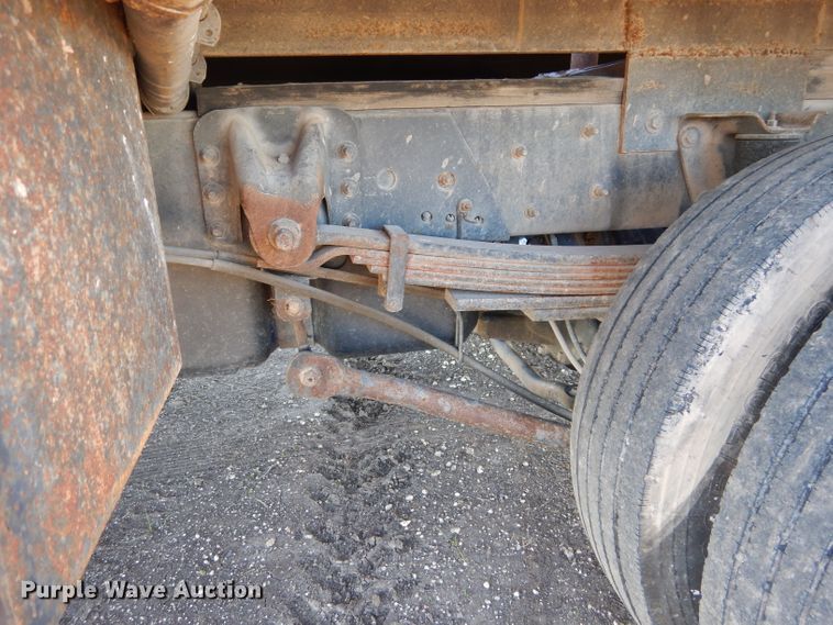 image for item DF2627 2005 Chevrolet C5500 flatbed truck