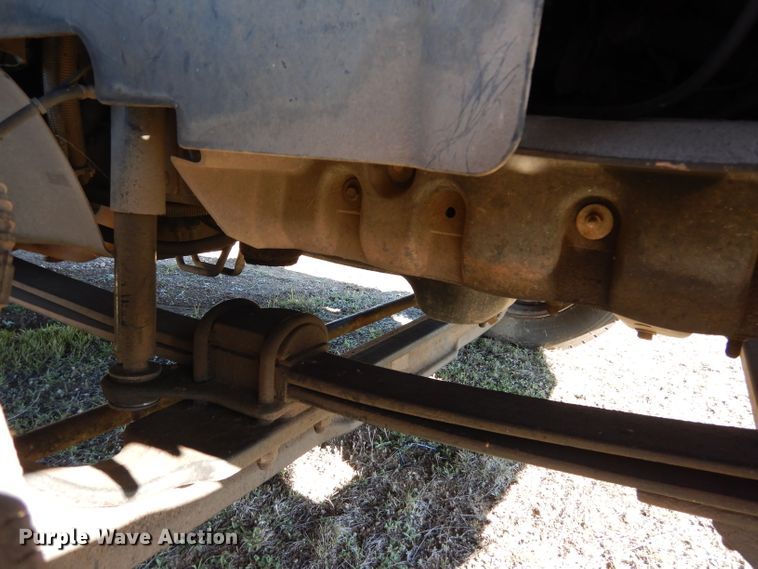 image for item DF2627 2005 Chevrolet C5500 flatbed truck