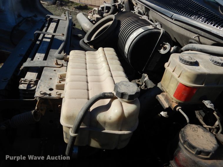 image for item DF2627 2005 Chevrolet C5500 flatbed truck