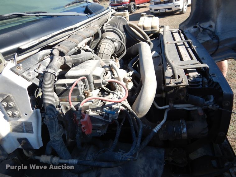 image for item DF2627 2005 Chevrolet C5500 flatbed truck