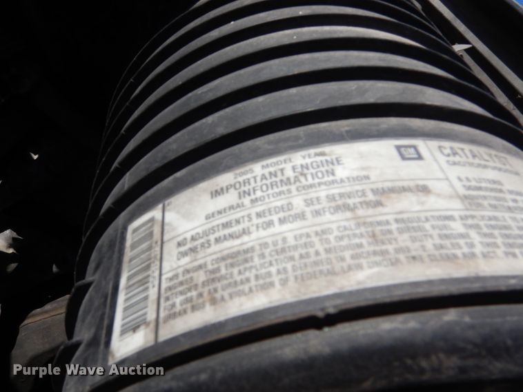 image for item DF2627 2005 Chevrolet C5500 flatbed truck