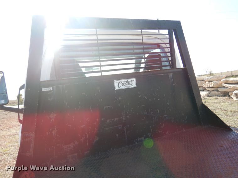 image for item DF2627 2005 Chevrolet C5500 flatbed truck