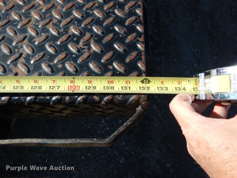 image for item DF2627 2005 Chevrolet C5500 flatbed truck