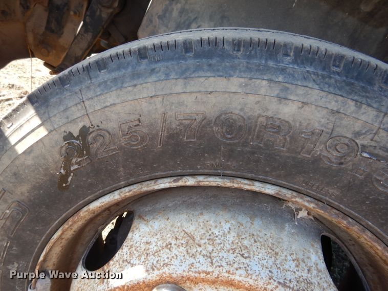 image for item DF2627 2005 Chevrolet C5500 flatbed truck