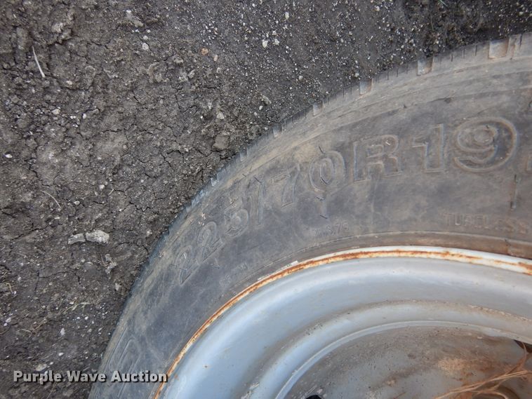 image for item DF2627 2005 Chevrolet C5500 flatbed truck