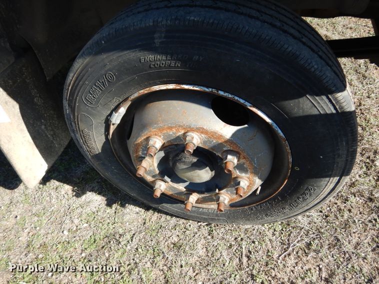 image for item DF2627 2005 Chevrolet C5500 flatbed truck