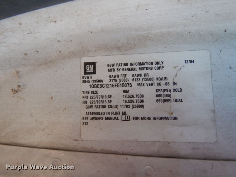 image for item DF2627 2005 Chevrolet C5500 flatbed truck