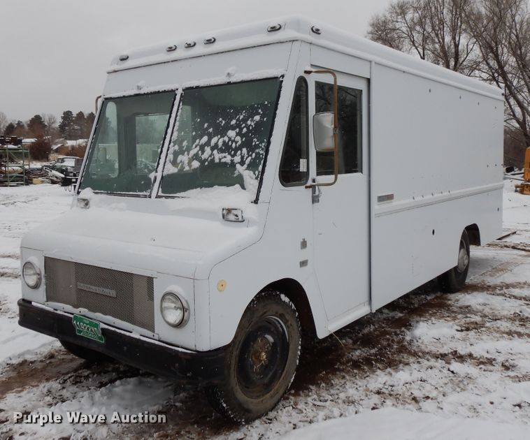 image for item DF5835 1971 International 1200 delivery truck