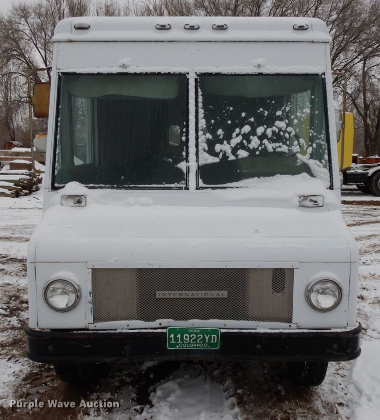 image for item DF5835 1971 International 1200 delivery truck