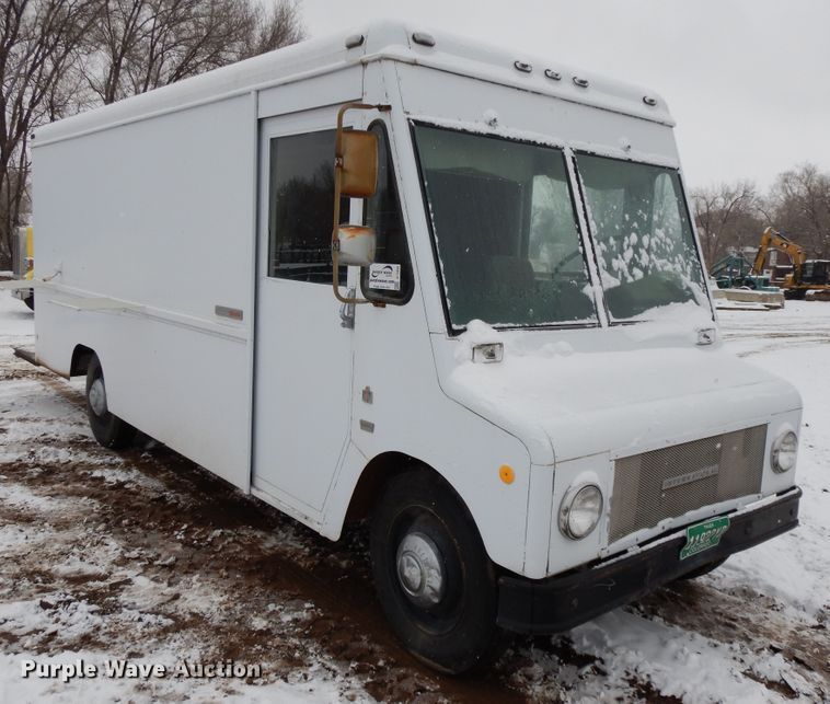 image for item DF5835 1971 International 1200 delivery truck