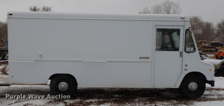 image for item DF5835 1971 International 1200 delivery truck