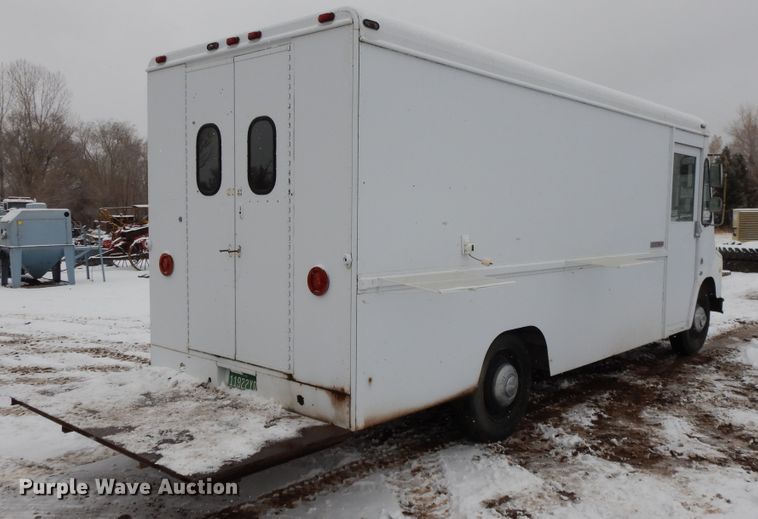 image for item DF5835 1971 International 1200 delivery truck