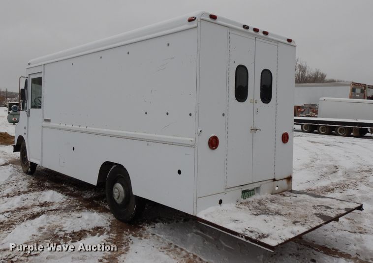 image for item DF5835 1971 International 1200 delivery truck