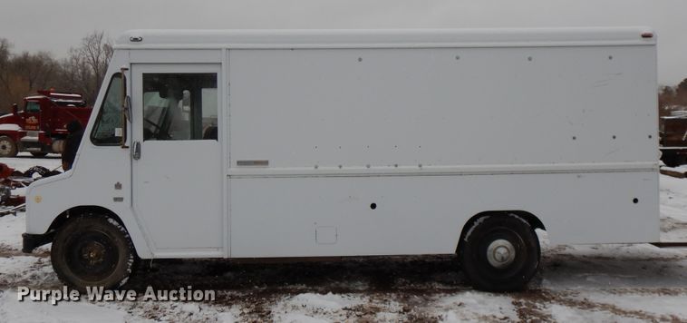 image for item DF5835 1971 International 1200 delivery truck