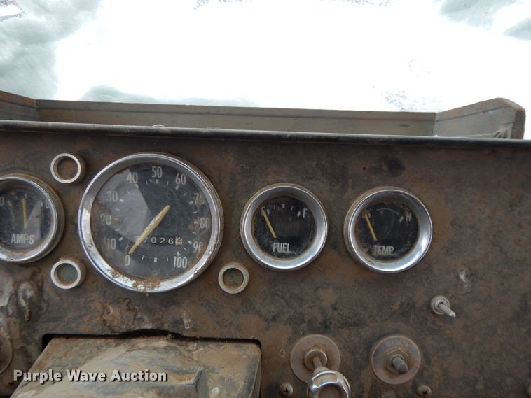 image for item DF5835 1971 International 1200 delivery truck