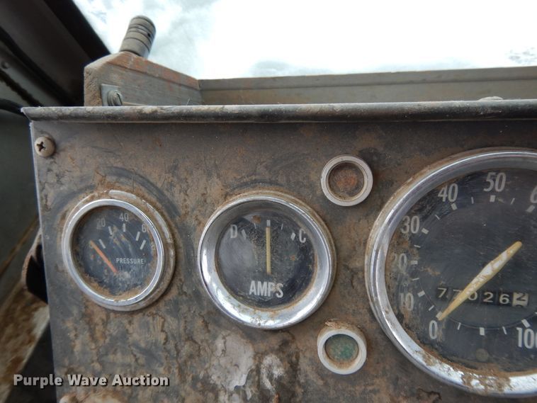 image for item DF5835 1971 International 1200 delivery truck