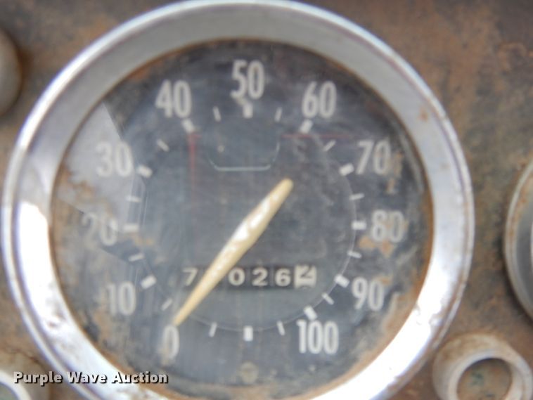 image for item DF5835 1971 International 1200 delivery truck