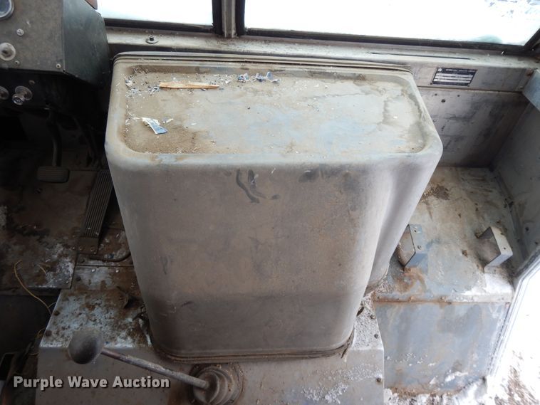 image for item DF5835 1971 International 1200 delivery truck