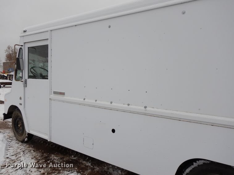 image for item DF5835 1971 International 1200 delivery truck