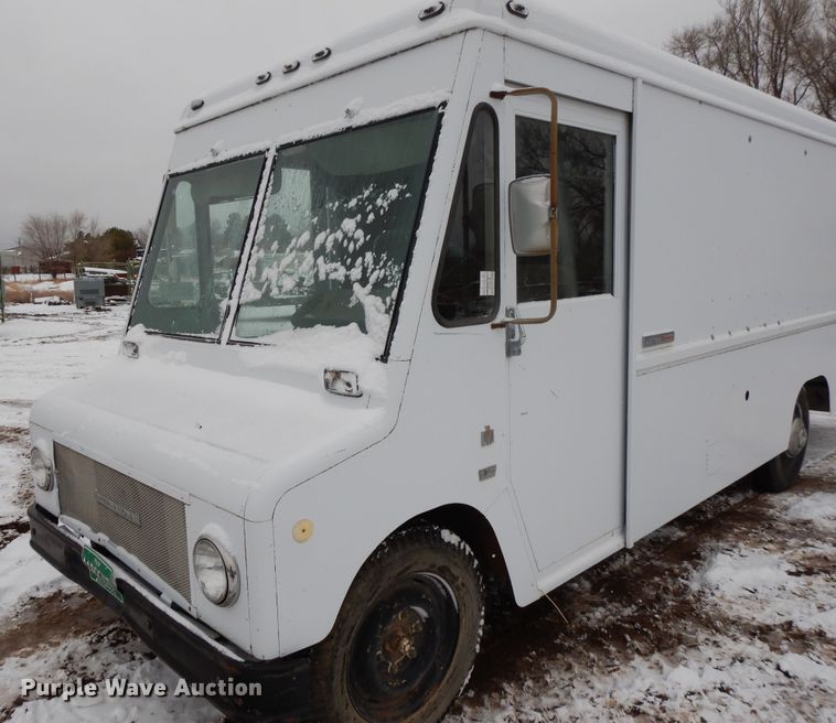 image for item DF5835 1971 International 1200 delivery truck