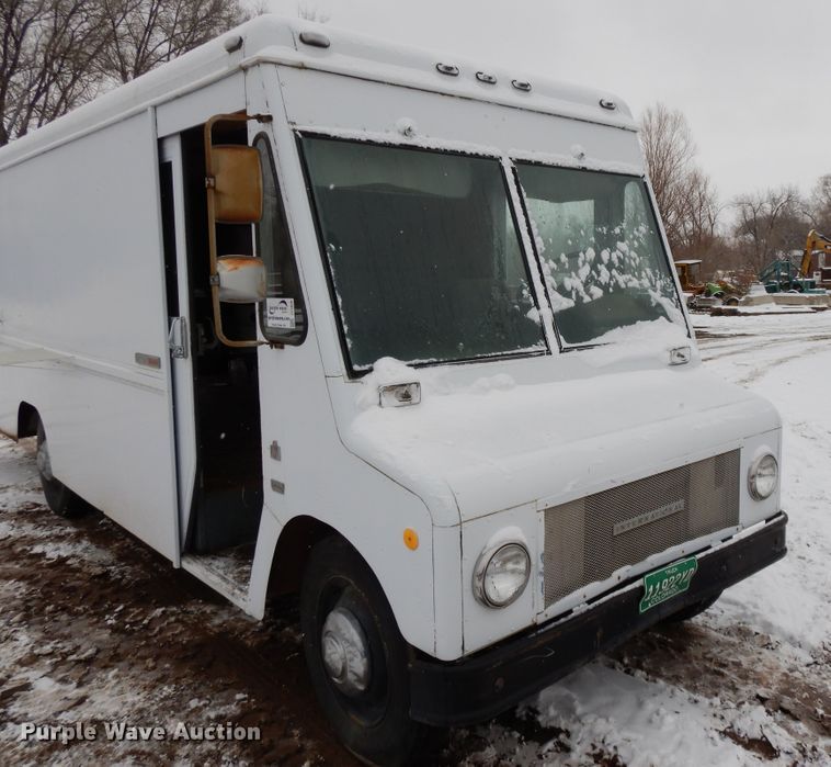 image for item DF5835 1971 International 1200 delivery truck