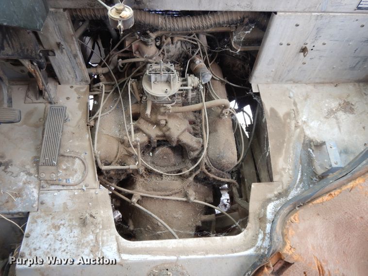 image for item DF5835 1971 International 1200 delivery truck