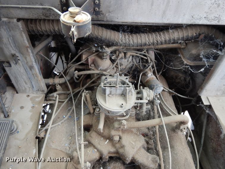 image for item DF5835 1971 International 1200 delivery truck