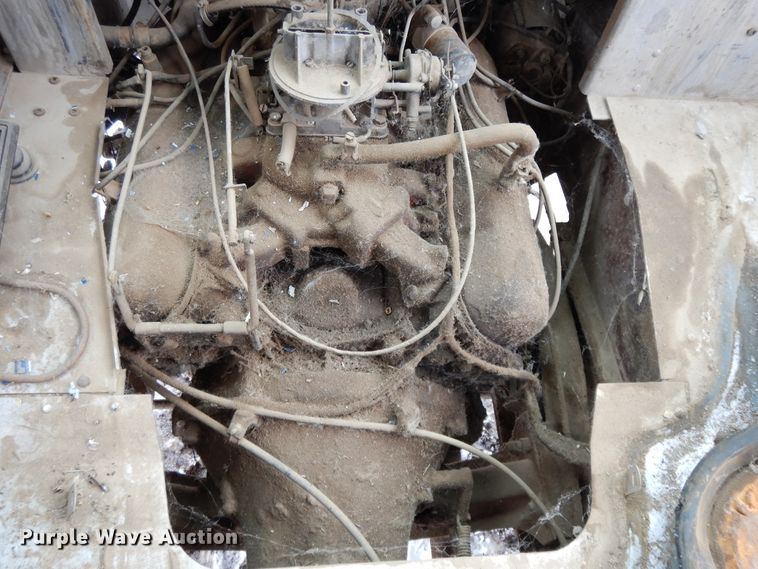 image for item DF5835 1971 International 1200 delivery truck