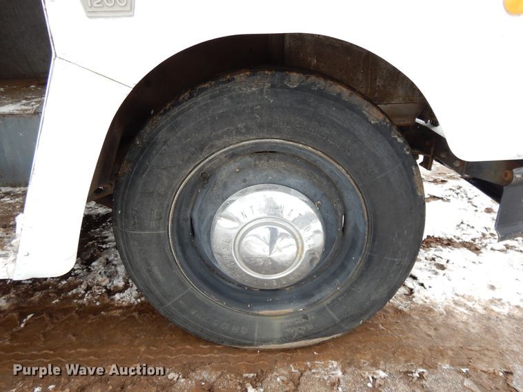 image for item DF5835 1971 International 1200 delivery truck