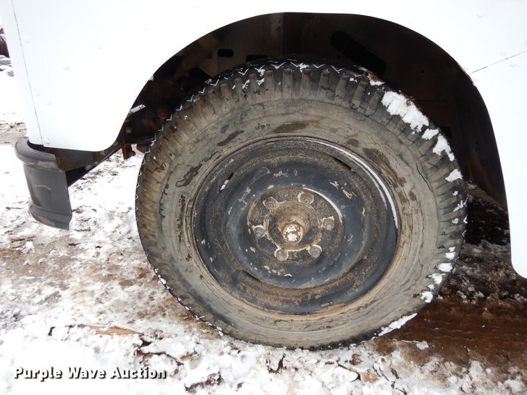 image for item DF5835 1971 International 1200 delivery truck