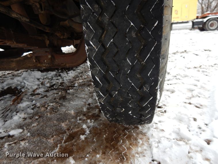 image for item DF5835 1971 International 1200 delivery truck