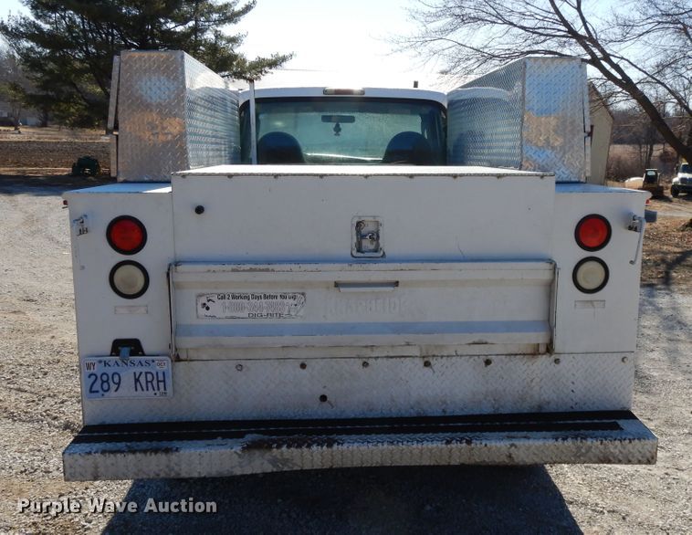 image for item DF5850 2005 Ford F350 Super Duty utility bed pickup truck