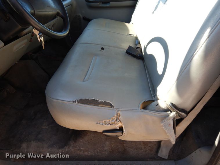 image for item DF5850 2005 Ford F350 Super Duty utility bed pickup truck