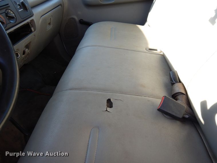 image for item DF5850 2005 Ford F350 Super Duty utility bed pickup truck