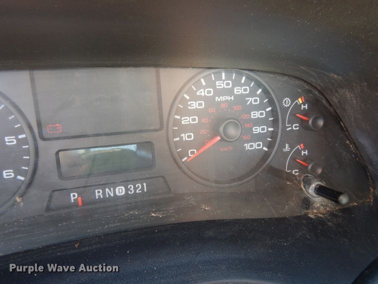 image for item DF5850 2005 Ford F350 Super Duty utility bed pickup truck