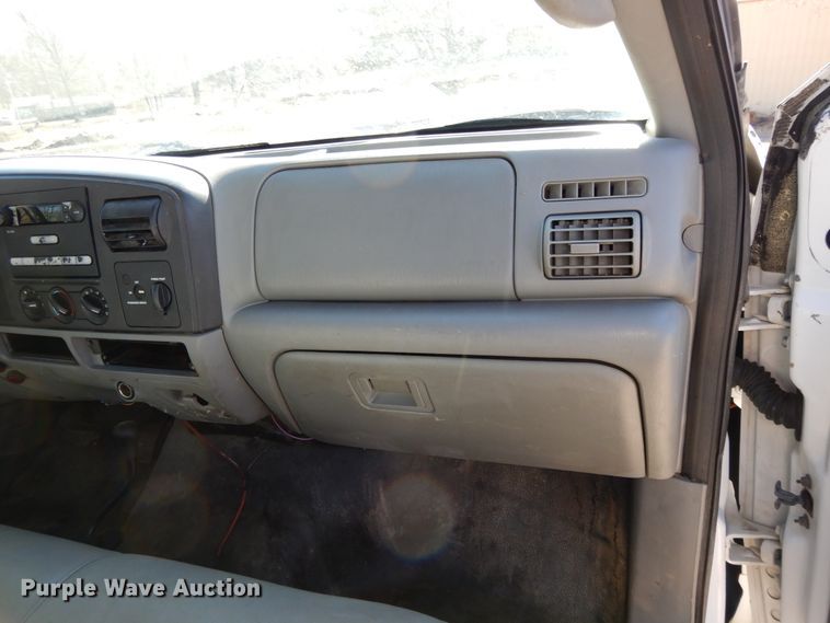 image for item DF5850 2005 Ford F350 Super Duty utility bed pickup truck